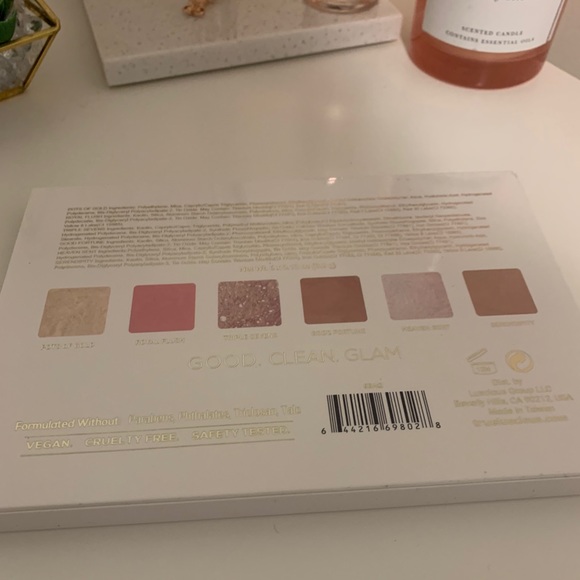 True Luscious ~ Lucky Glow Palette - Picture 3 of 3